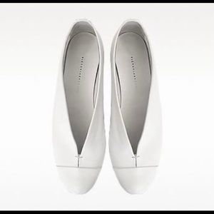 Brand new Victoria Beckham white lamb leather flat shoe